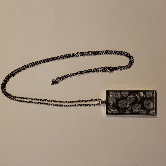 Handcrafted Black and Gray Skull/Roses Pendent - Picture 2 of 2